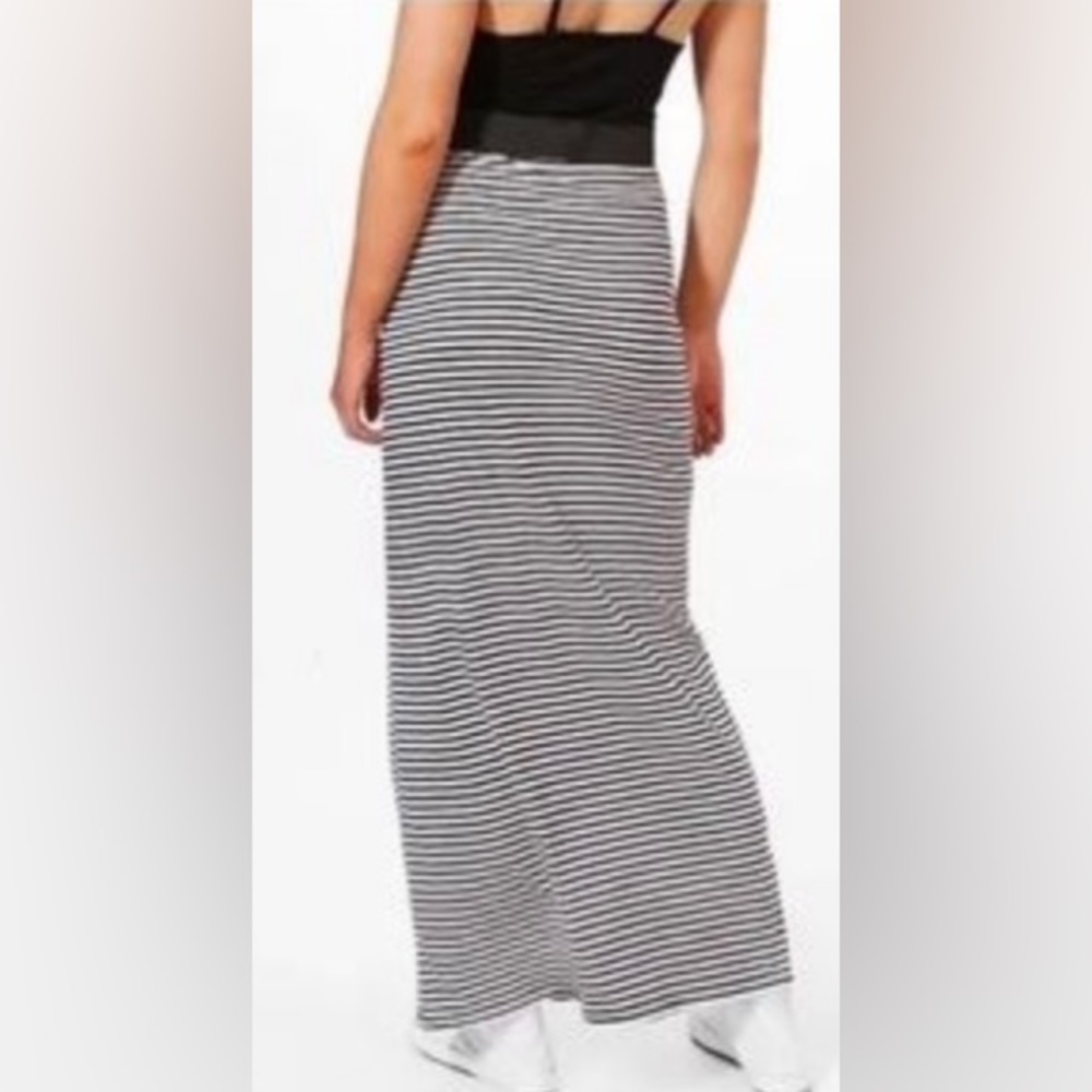 NWT Lou and Grey pull on maxi skirt